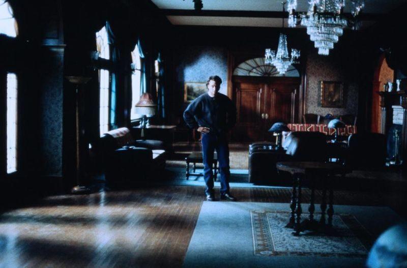 Кадр из сериала «Сияние»