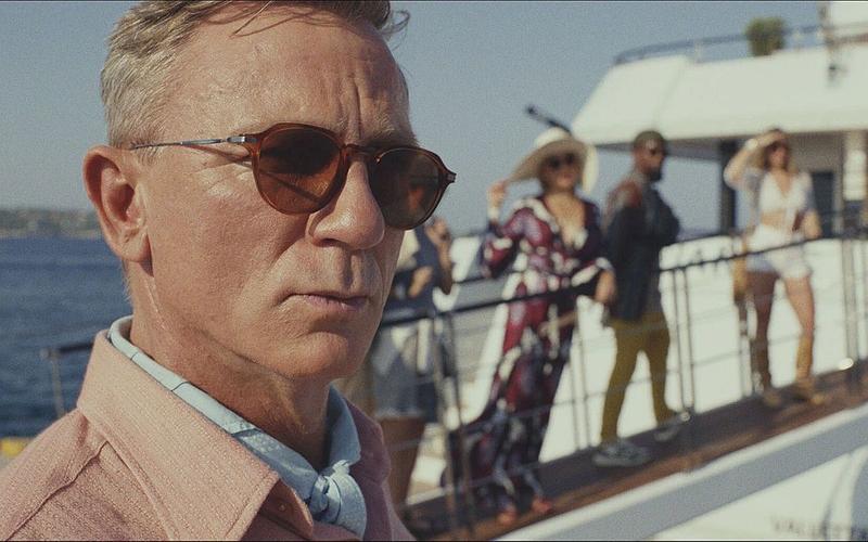 Режиссер «Стеклянной луковицы» пытался убрать упоминание «Достать ножи» из названия