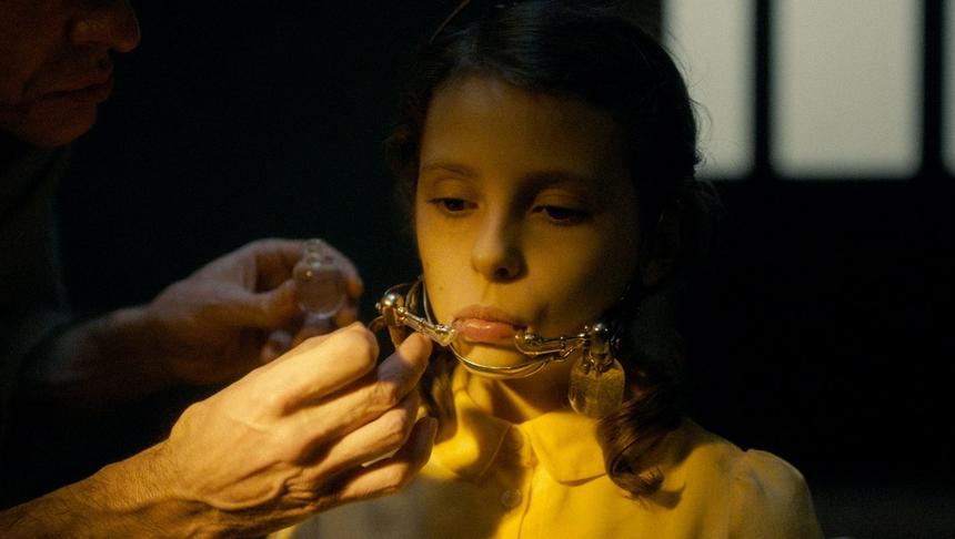 Кадр из фильма Люсиль Адзиалилович «Уховертка»