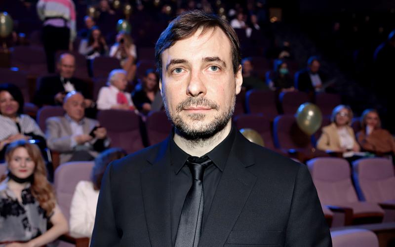 Флегматик, эгоцентрик и любимец камеры: Как Евгений Цыганов стал главным героем нашего времени