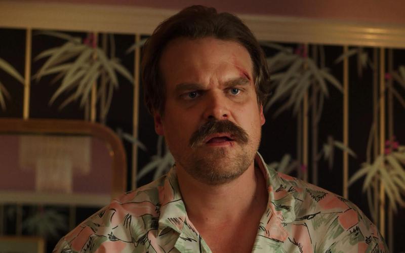 Дэвид Харбор пообещал вернуть знакомый образ Хоппера в пятом сезоне «Очень странных дел»