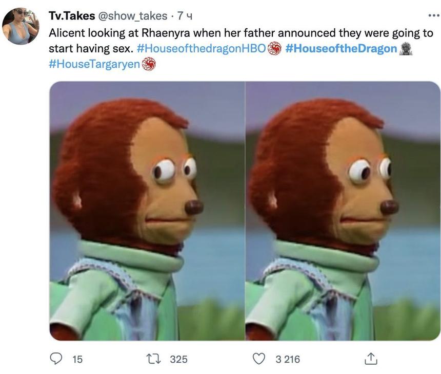 Алисента смотрит на Рейниру, когда Визерис сообщает, что Алисента будет заниматься с ним сексом