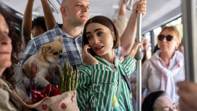 Сериал «Эмили в Париже» с Лили Коллинз продлили на шестой сезон