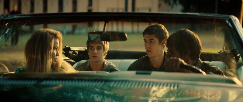 Вспоминаем и молимся: Почему ностальгия по 90-м захватила отечественное кино