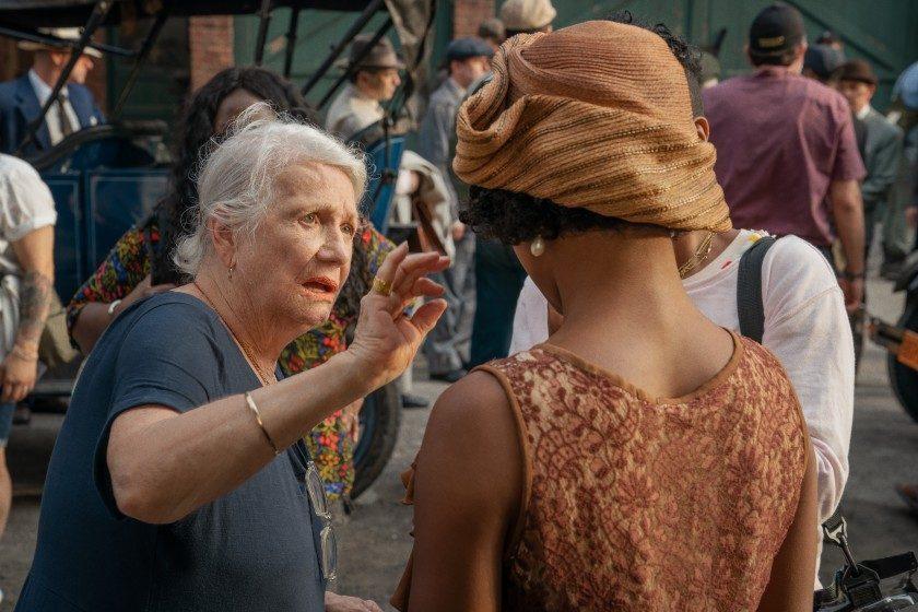 Энн Рот на съемочной площадке «Ма Рейни: Мать блюза»