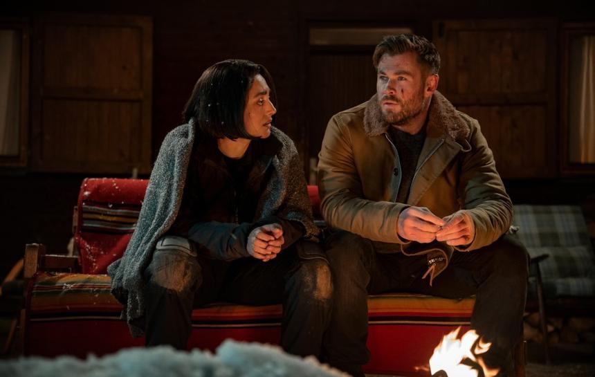 «Тайлер Рейк: Операция по спасению 2»: Вертолетом, поездом, машиной Кадр из фильма «Тайлер Рейк: Операция по спасению 2»