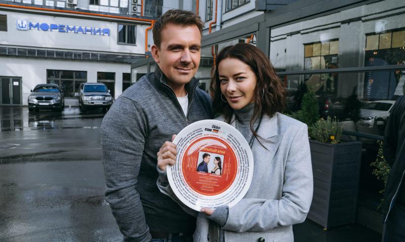 Начались съемки нового оригинального сериала Okko «Открытый брак» с Мариной Александровой и Антоном Васильевым