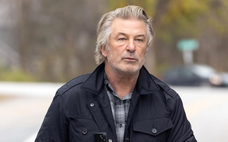 С Алека Болдуина временно снимут обвинения в непредумышленном убийстве