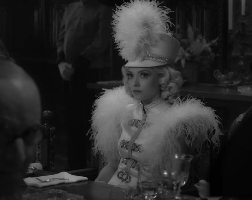 Аманда Сайфрид в образе Марион Дэвис для фильма «Манк»