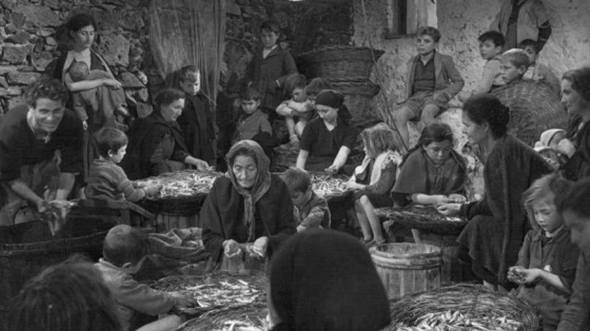 Кадр из фильма «Земля дрожит»