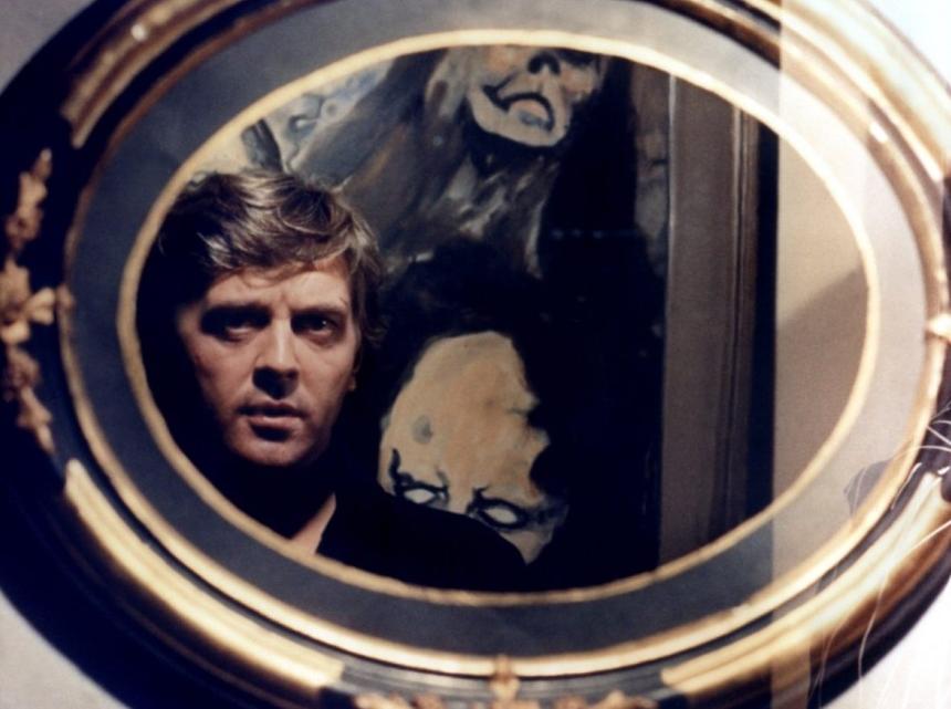 Кадр из фильма «Кроваво-красное»