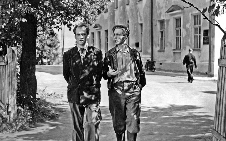 Кадр из фильма «Из Лебяжьего сообщают»