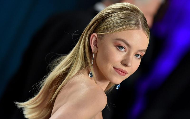 Сидни Суини и Джулианна Мур снимутся в триллере Apple «Эхо-Вэлли»