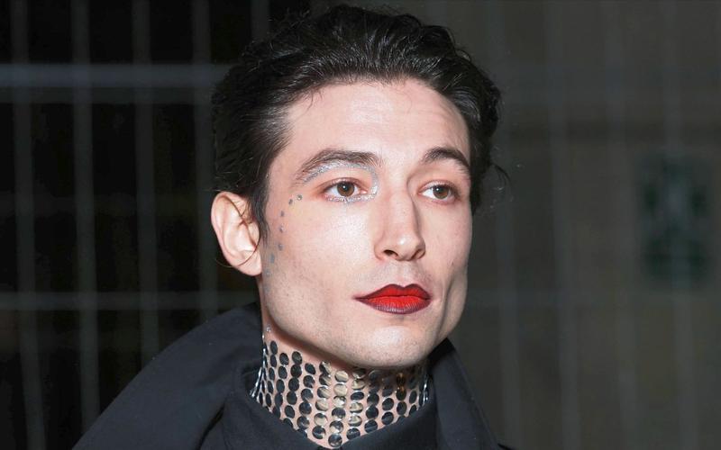 Эзра Миллер признает себя виновным в незаконном проникновении по делу о краже со взломом