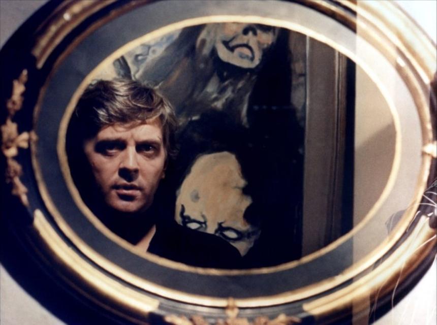 Кадр из фильма «Кроваво-красное»