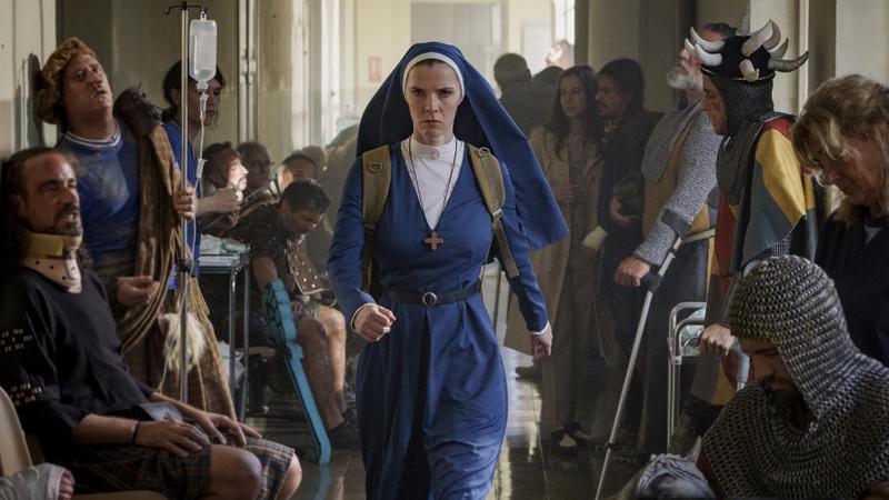 Не верь и не проси: Каким получился сериал «Миссис Дэвис»