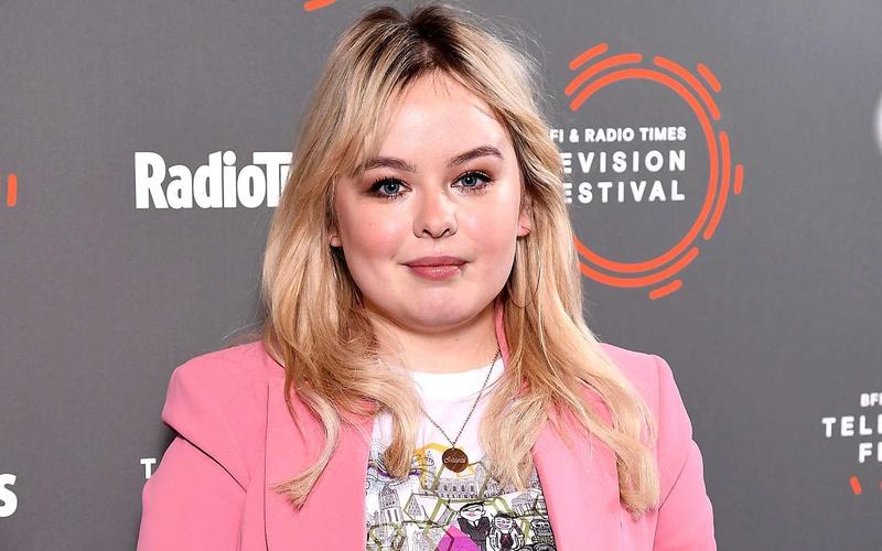 Звезда «Бриджертонов» Никола Кохлан снимется в комедийном сериале «В точку»