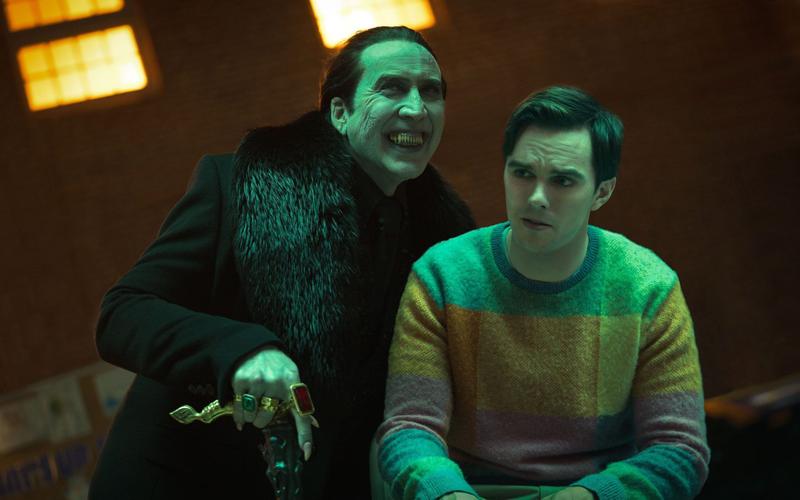 Трейлер хоррор-комедии «Ренфилд»: Николас Холт прислуживает «токсичному» Дракуле