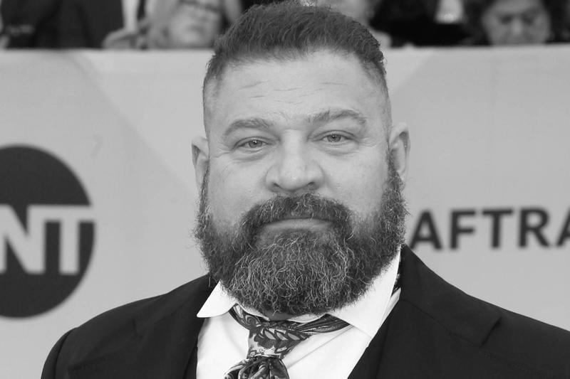 Умер актер сериала «Оранжевый — хит сезона» Брэд Уильям Хенке