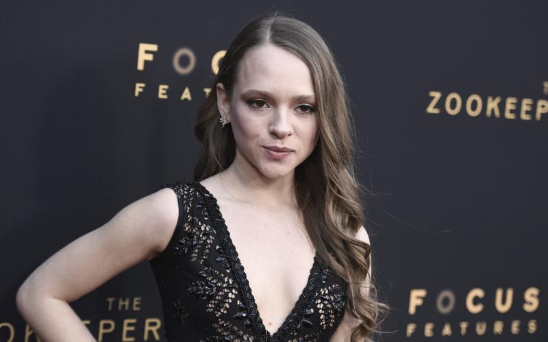 Звезда «Неортодоксальной» Шира Хаас снимется в сериале «Ночная терапия»