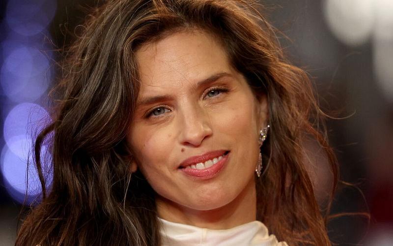 Постановщицу нового фильма с Джонни Деппом обвинили в нападении на журналиста