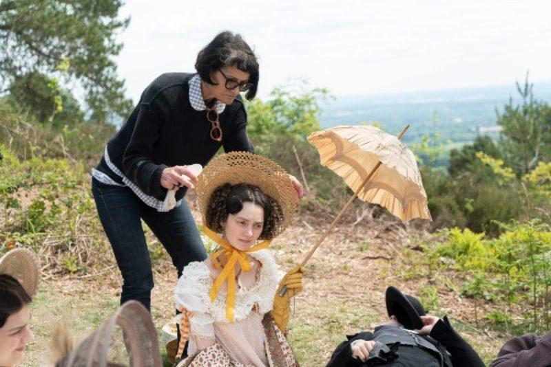 Александра Бирн на съемочной площадке фильма «Эмма.»