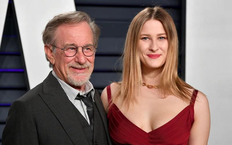 Дочь Стивена Спилберга дебютирует в режиссуре с фильмом «Пожалуйста, не кормите детей»