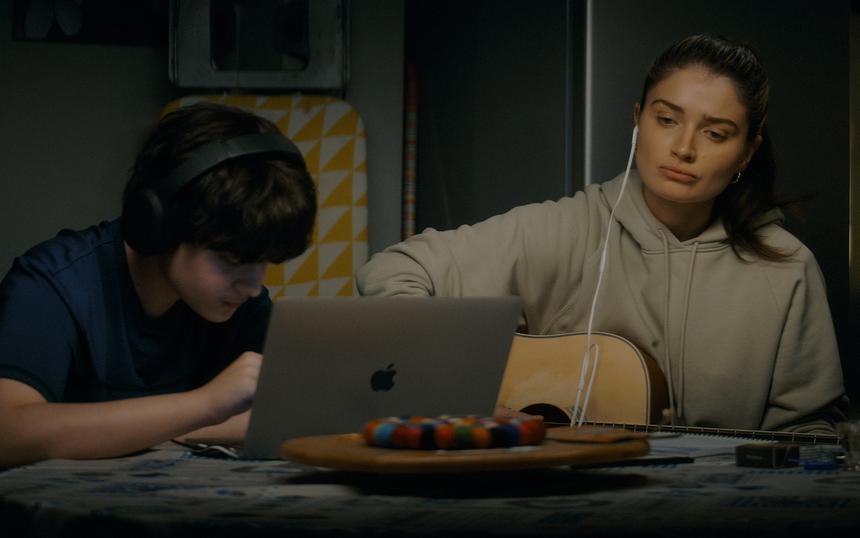 «Флора и сын»: Музыка нас связала