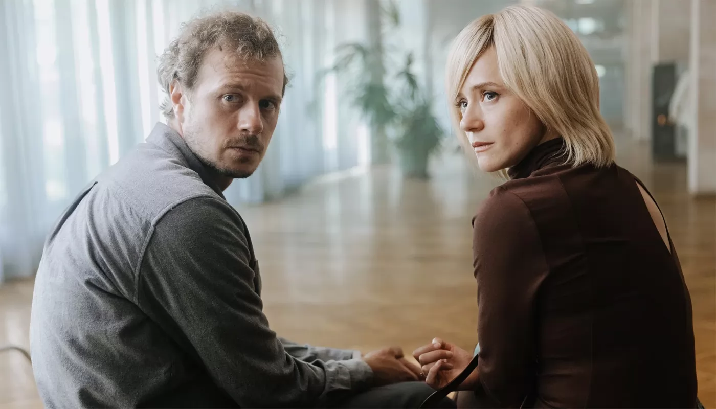 Рецензия на сериал "Время Счастливых". Тонкости укрепления семейного очага
