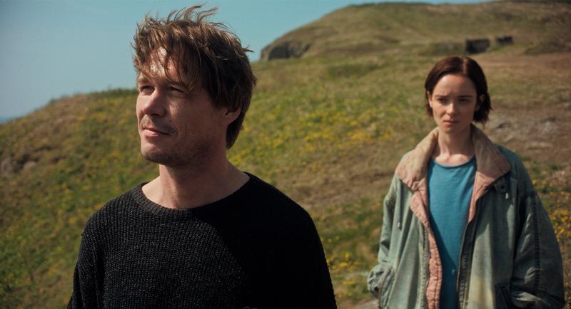 Трейлер фильма «Большая земля» с Артёмом Быстровым и Рузилем Минекаевым