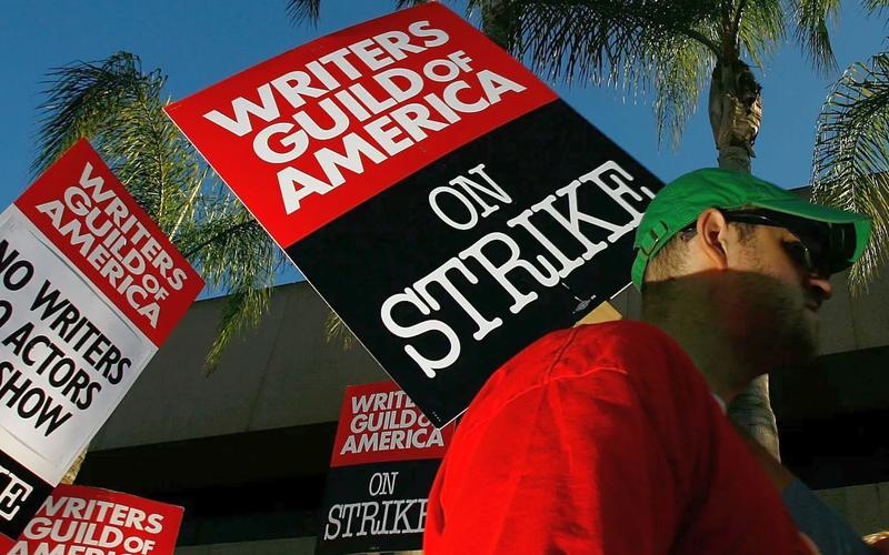 В Голливуде началась забастовка сценаристов