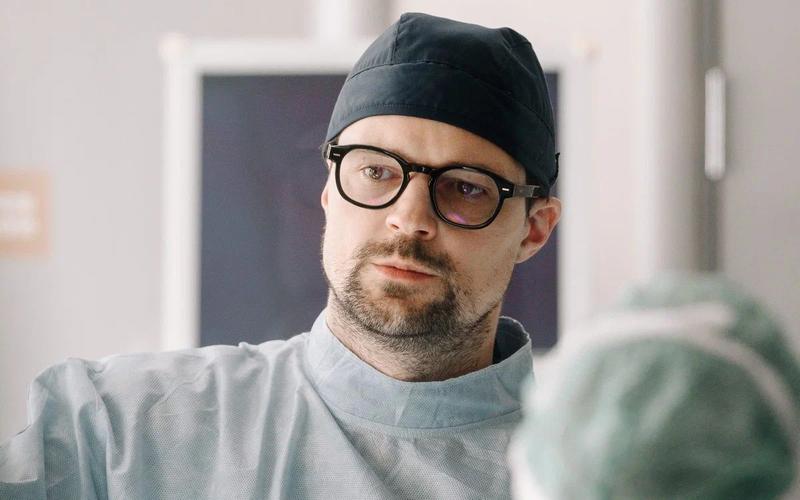 Сериал «13 клиническая» с Данилой Козловским продлили на второй сезон