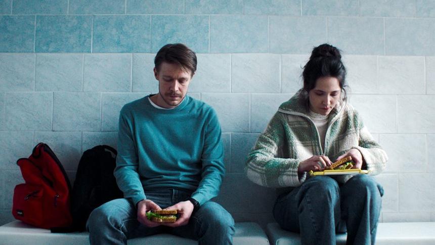 Кадр из фильма «Здоровый человек», 2022