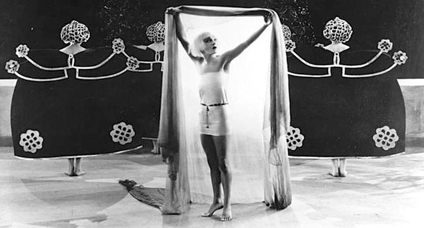 Алла Назимова в главной роли на кадре из фильма «Саломея»