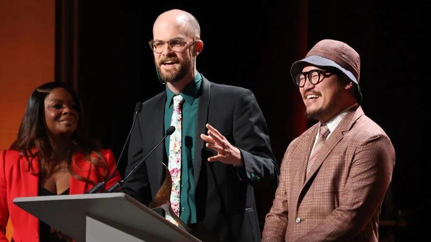 «Всё везде и сразу» и «Говорят женщины» взяли главные призы премии Гильдии сценаристов