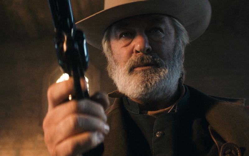 Возобновились съемки вестерна «Ржавчина» с Алеком Болдуином