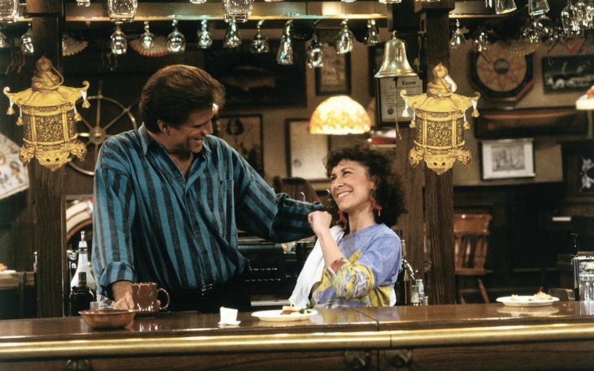 Кадр из сериала «Чирс»